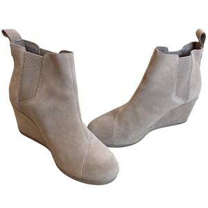 Toms Ankle Wedge Booties Size US 8, UK 6, EU 39 Beige Suede Comfort Boots‎
